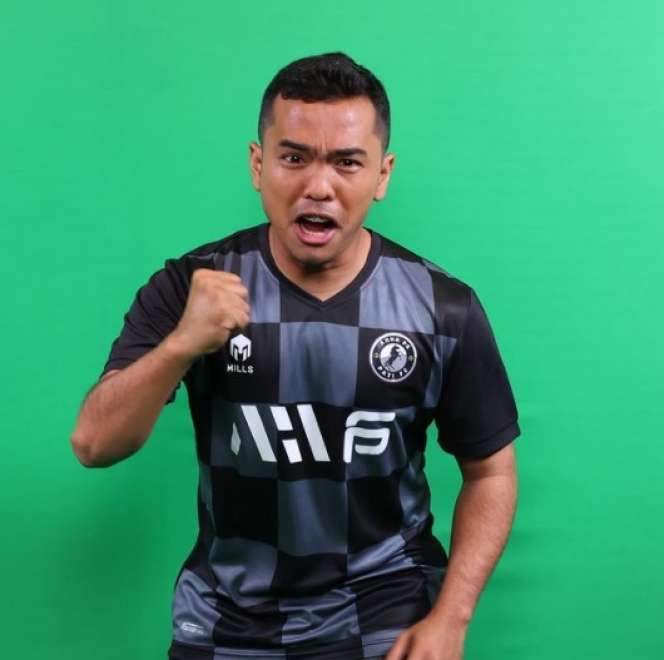 6 Potret Putra Siregar, Dulu Pengamen Kini Masuk Rekor Muri