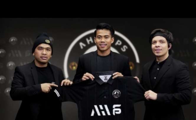 6 Potret Putra Siregar, Dulu Pengamen Kini Masuk Rekor Muri