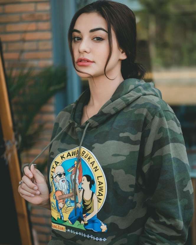 8 Foto Nora Istri Jerinx SID Dandan Ala Gal Gadot, Mirip Abis!