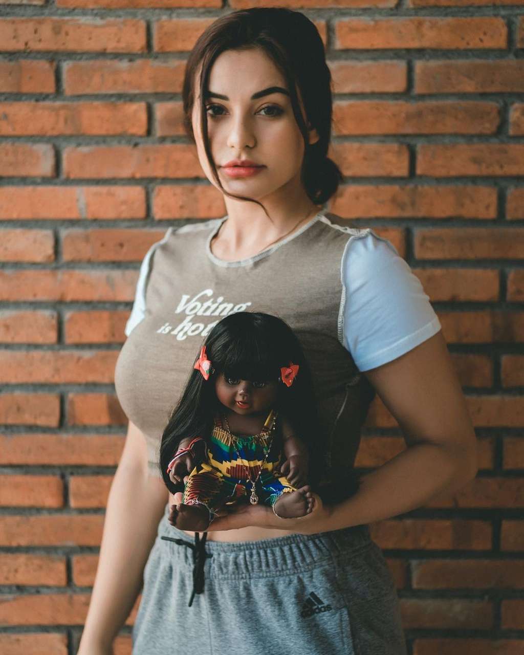 8 Foto Nora Istri Jerinx SID Dandan Ala Gal Gadot, Mirip Abis!