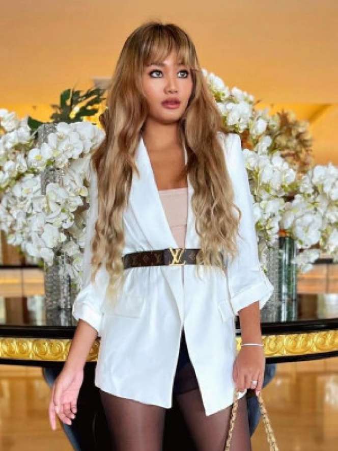 5 Penampilan Berani Alyssa Spischak, Anak Ustaz Derry Sulaiman