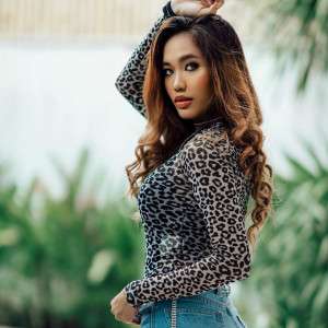 5 Penampilan Berani Alyssa Spischak, Anak Ustaz Derry Sulaiman