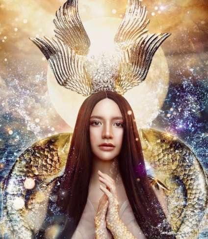 5 Gaya Pemotretan Cassandra Lee Tema Kerajaan, Menakjubkan!