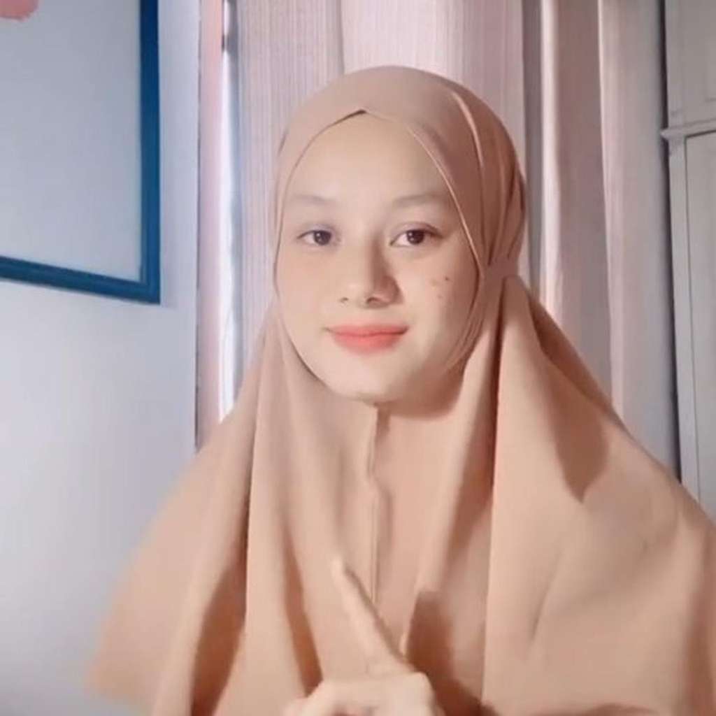 8 Foto Dinda Hauw Tampil Polos Disorot, Beda Banget!
