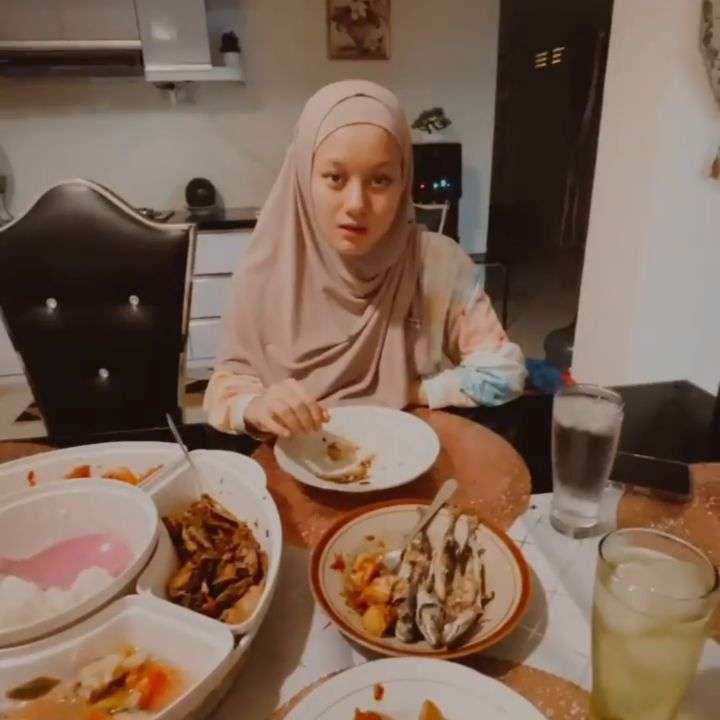 8 Foto Dinda Hauw Tampil Polos Disorot, Beda Banget!