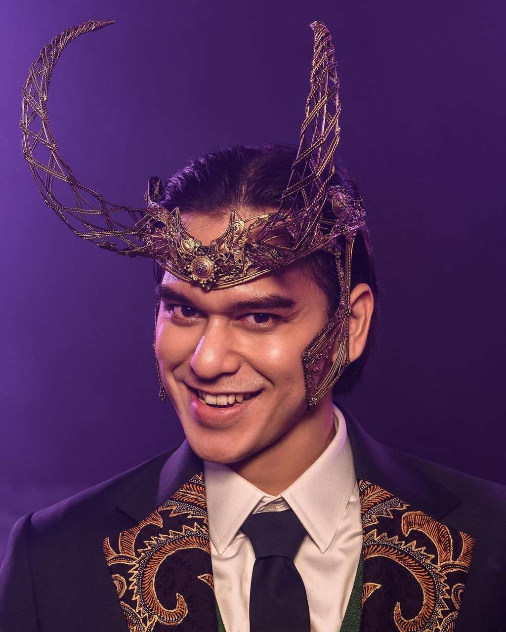 Foto Rangga Azof, Omar Daniel & Cinta Laura Disulap Jadi Loki