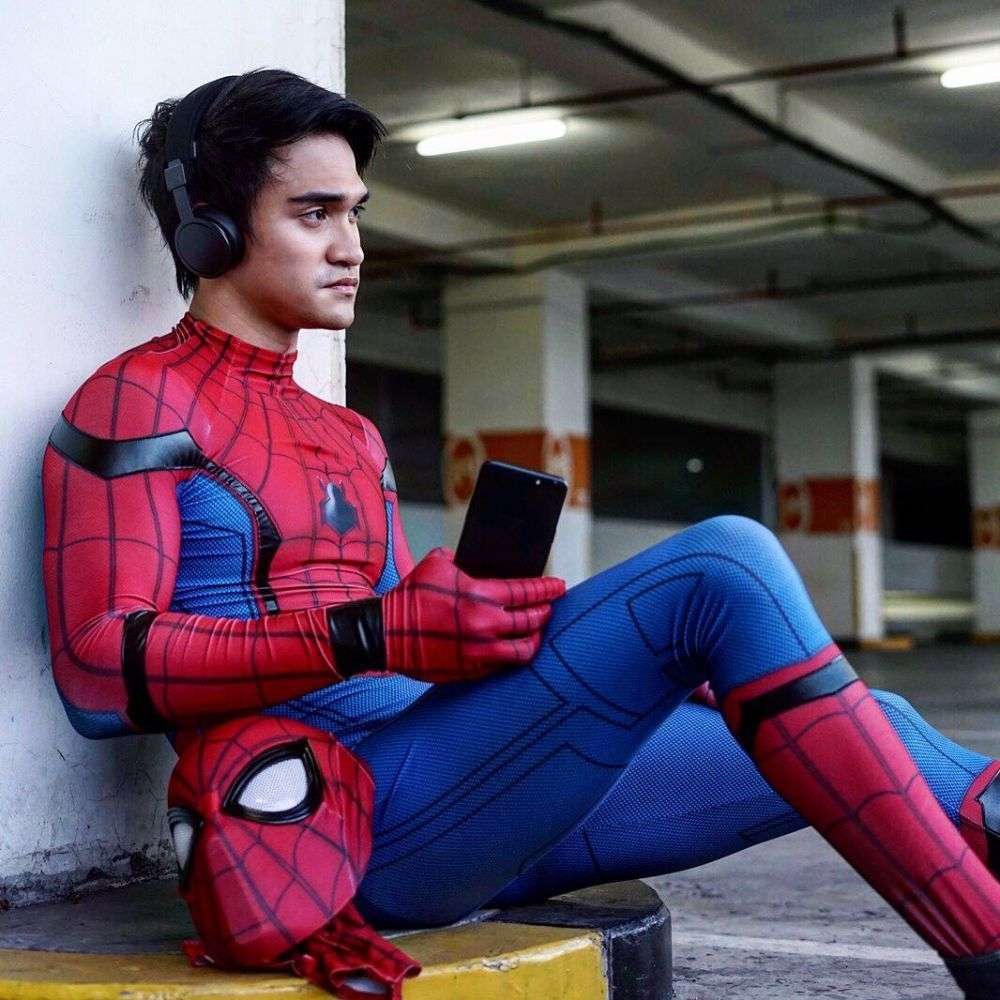 10 Foto Seleb Dandan ala Superhero, Nia Ramadhani Terkeren!
