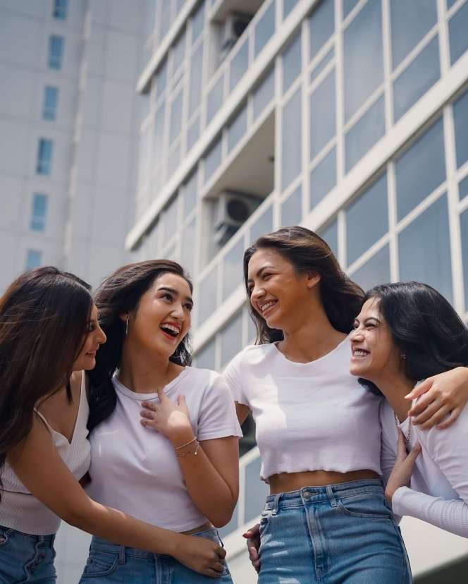 9 Foto Kekompakan Geng SRAH, Persahabatannya Bikin Iri