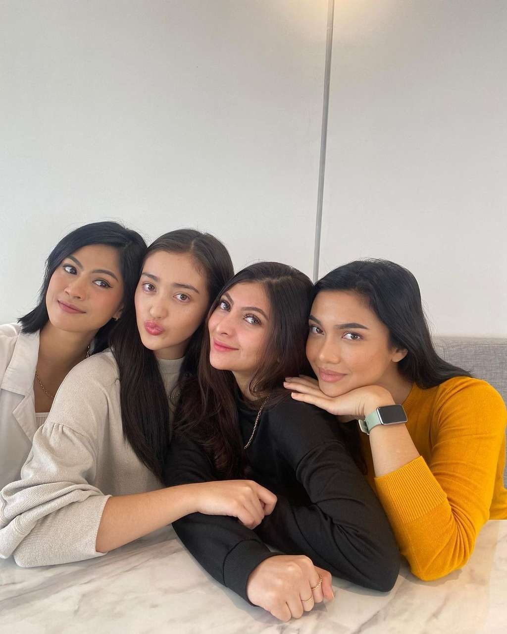 9 Foto Kekompakan Geng SRAH, Persahabatannya Bikin Iri