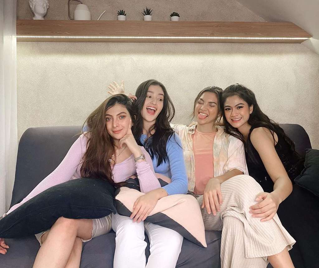 9 Foto Kekompakan Geng SRAH, Persahabatannya Bikin Iri