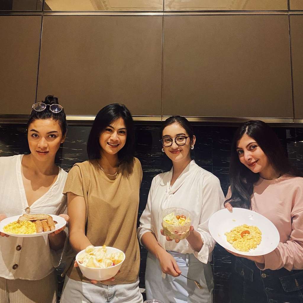 9 Foto Kekompakan Geng SRAH, Persahabatannya Bikin Iri