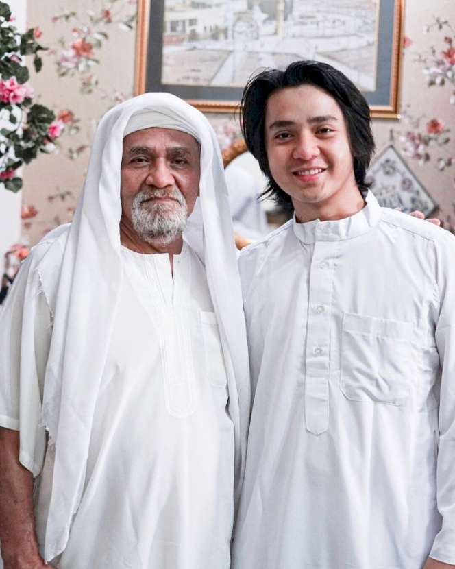 Foto-Foto Dekatnya Arbani Yasiz dan Ayah yang Jadi Kenangan