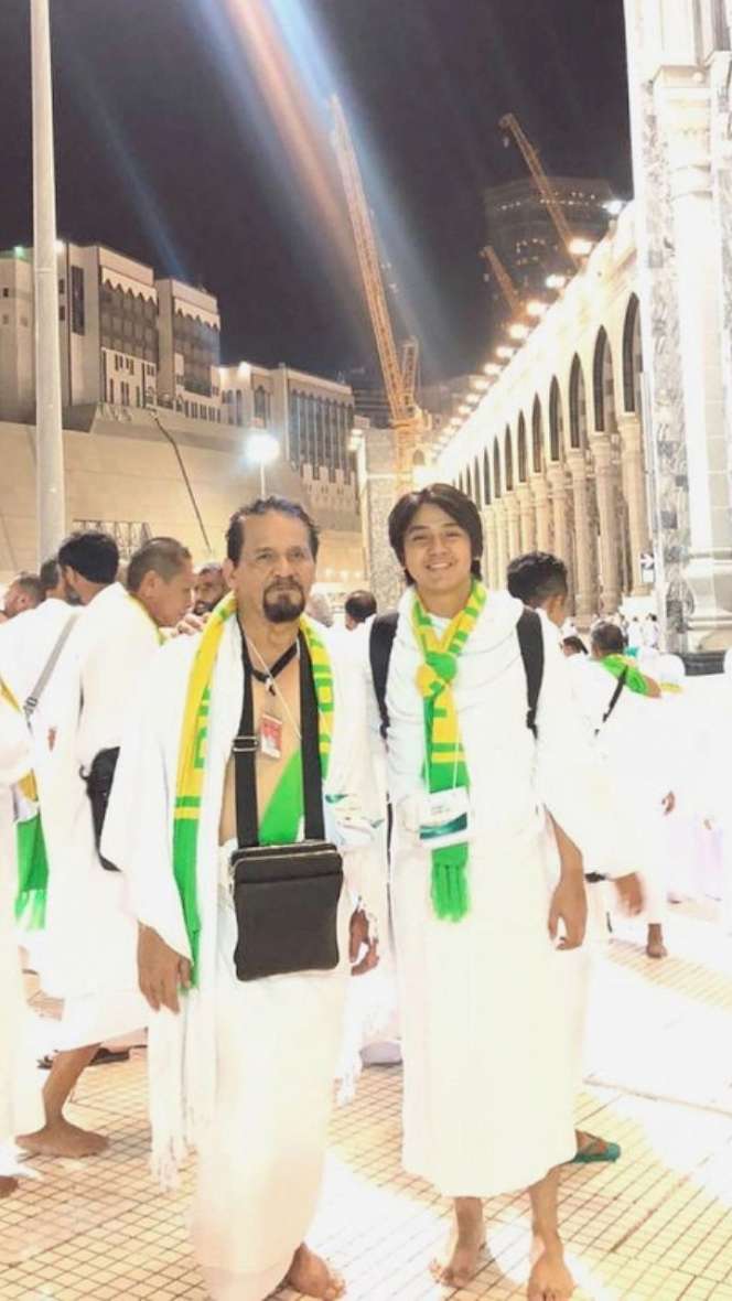 Foto-Foto Dekatnya Arbani Yasiz dan Ayah yang Jadi Kenangan