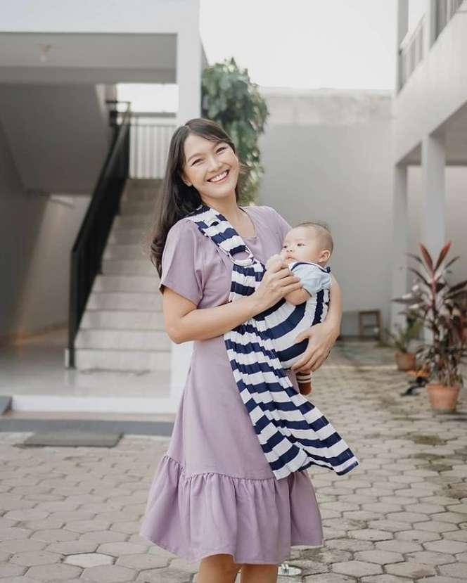 Meninggal di Tukang Ojek Pengkolan, 9 Foto Ana Riana Terkini