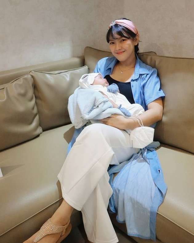 Meninggal di Tukang Ojek Pengkolan, 9 Foto Ana Riana Terkini