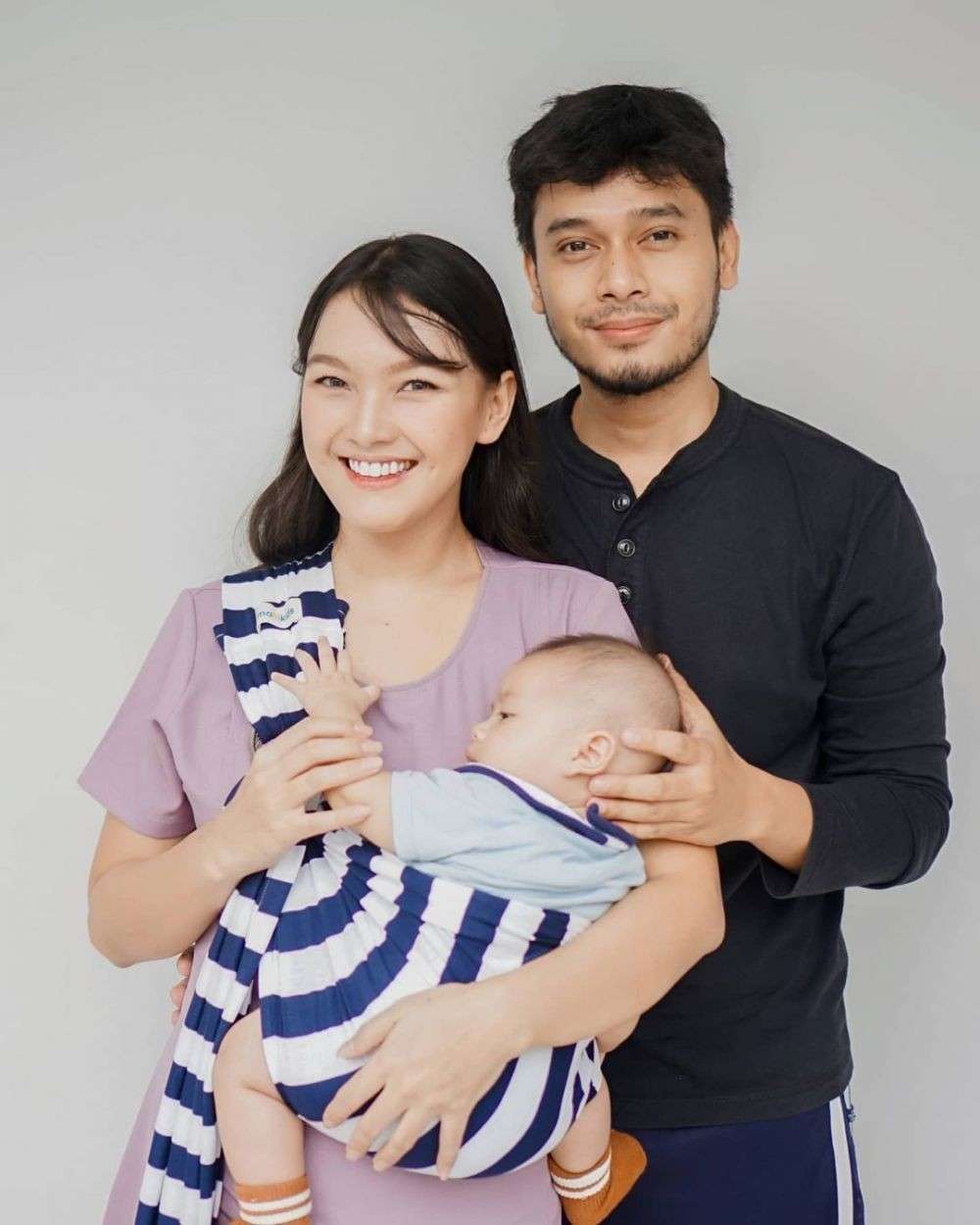 Meninggal di Tukang Ojek Pengkolan, 9 Foto Ana Riana Terkini