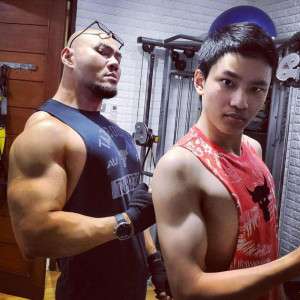 Sama-sama Kekar, Momen Adu Otot Deddy Corbuzier dan Azka