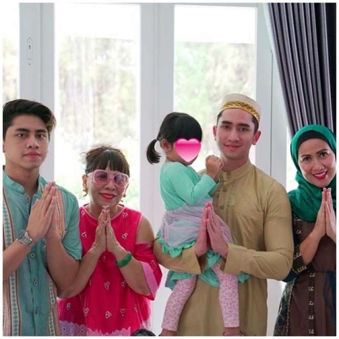 Cantiknya Vania Anak Venna Melinda, Dulu Ditemukan di Masjid