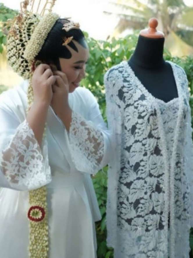 5 Momen Pernikahan Mumuk Gomez dan Eno Retra