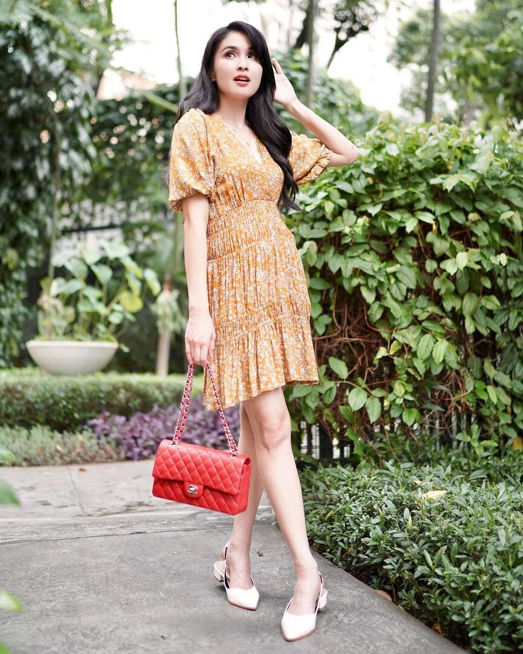 Punya 2 Anak, Begini 10 Foto Sandra Dewi yang Kayak ABG