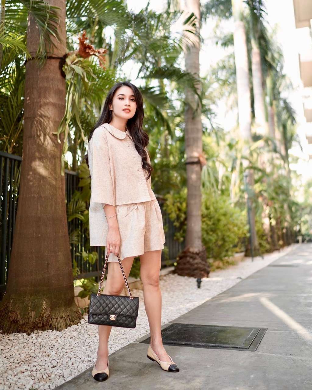 Punya 2 Anak, Begini 10 Foto Sandra Dewi yang Kayak ABG