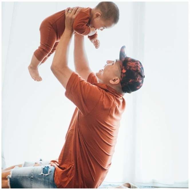 10 Potret Glenn Alinskie Momong Anak, Sabar dan Sayang Banget