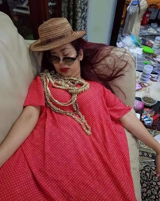 9 Artis Tidur dengan Gaya Unik, Ayu Ting Ting Paling Disorot!