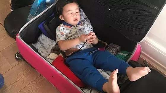 9 Artis Tidur dengan Gaya Unik, Ayu Ting Ting Paling Disorot!