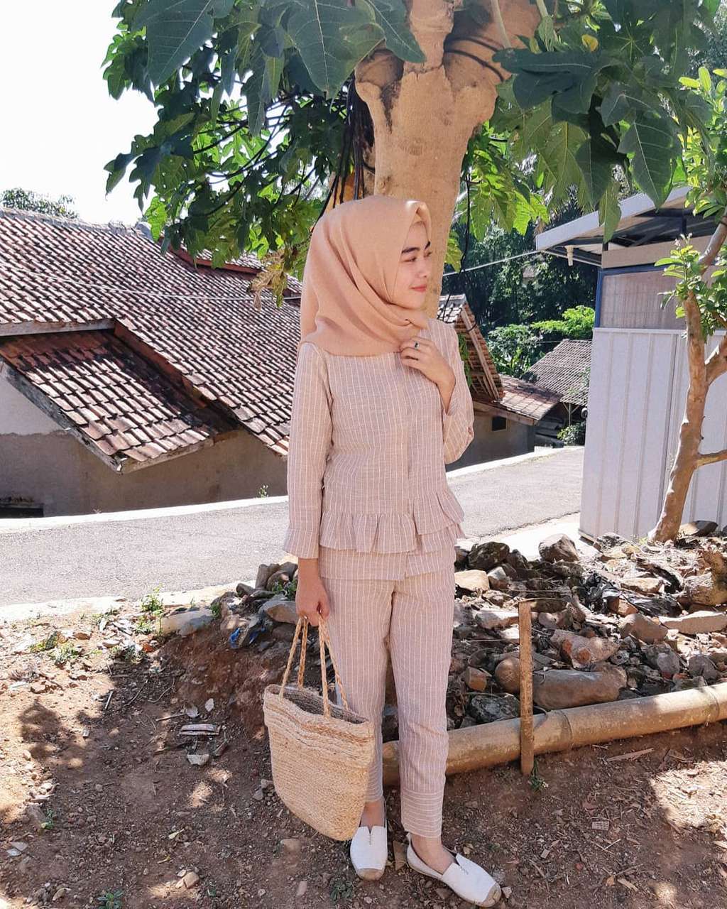 10 Gaya Modis Novia Giana, Istri Pemeran Rendi Ikatan Cinta