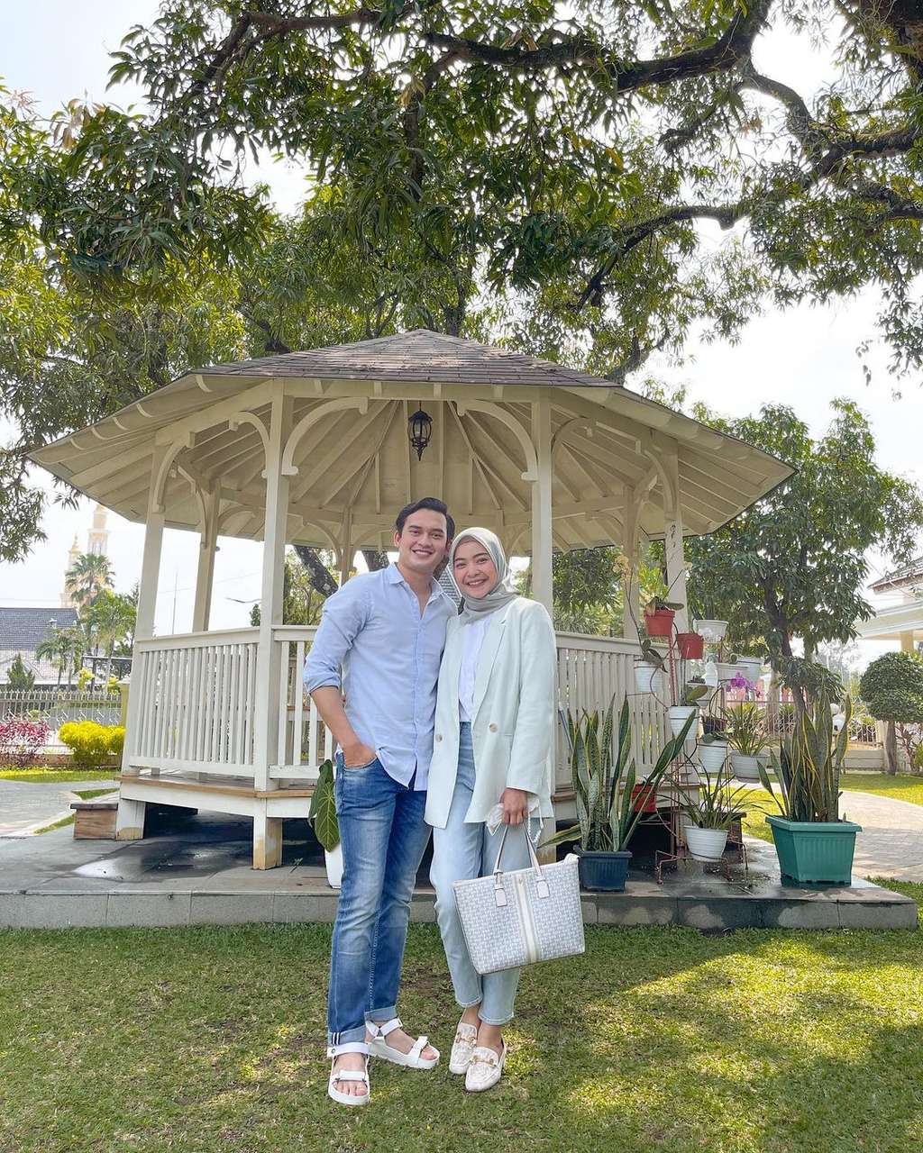 10 Gaya Modis Novia Giana, Istri Pemeran Rendi Ikatan Cinta