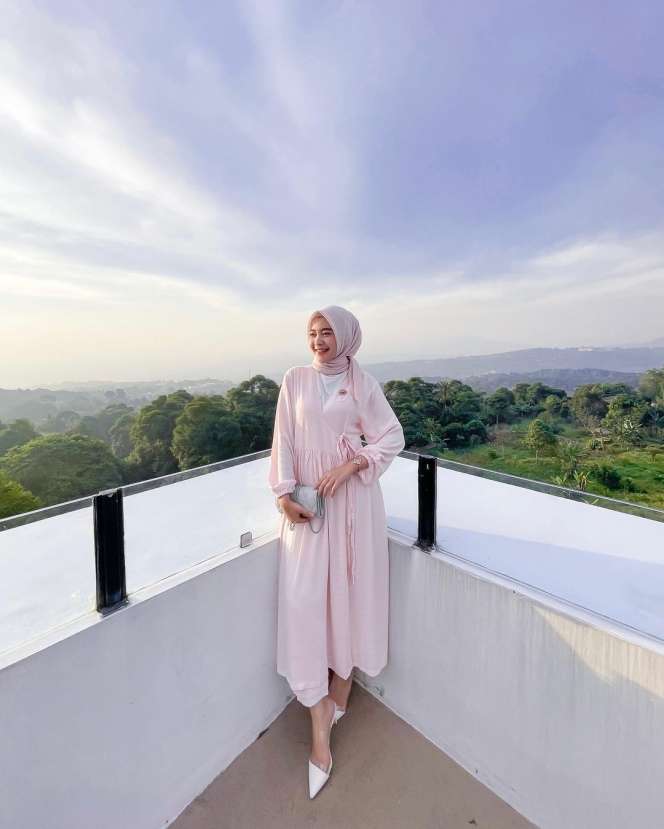 10 Gaya Modis Novia Giana, Istri Pemeran Rendi Ikatan Cinta
