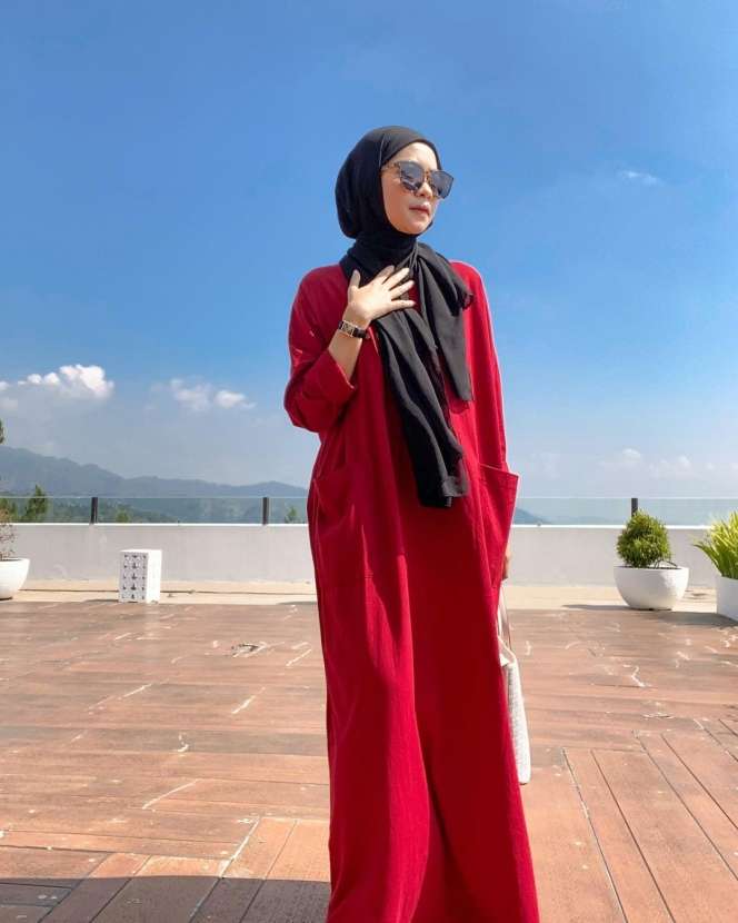 10 Gaya Modis Novia Giana, Istri Pemeran Rendi Ikatan Cinta