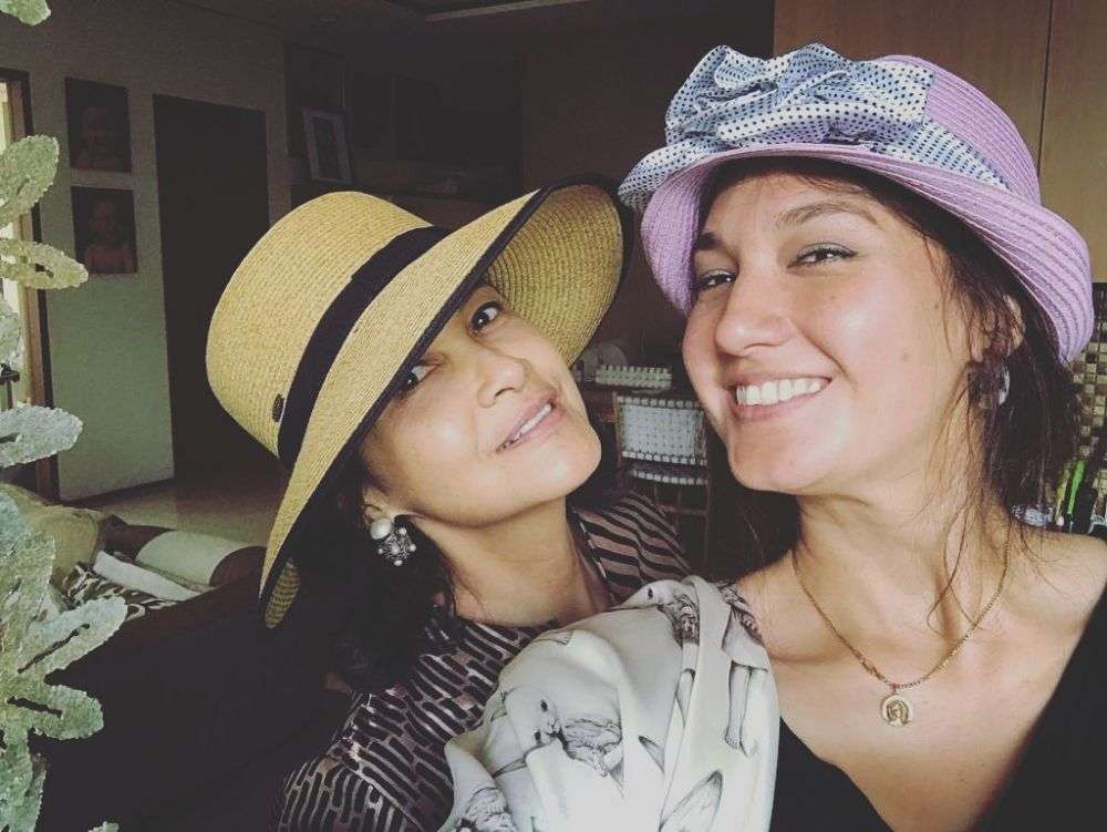 5 Potret Keakraban Seleb Bersama Mertua, Sama Cantiknya!