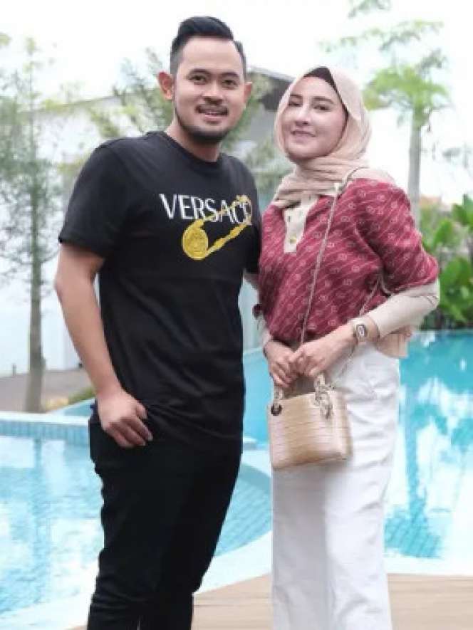 Pesona Shandy Purnamasari, Crazy Rich Malang Kini Berhijab