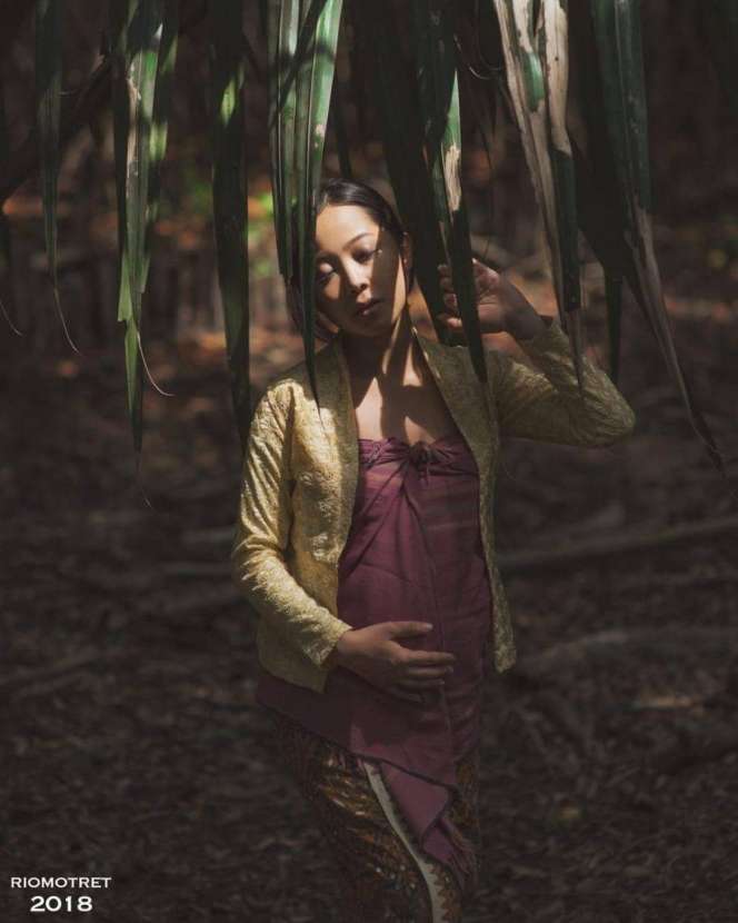 Potret Maternity 6 Seleb Tema Tradisonal Jawa, Anggun Banget!