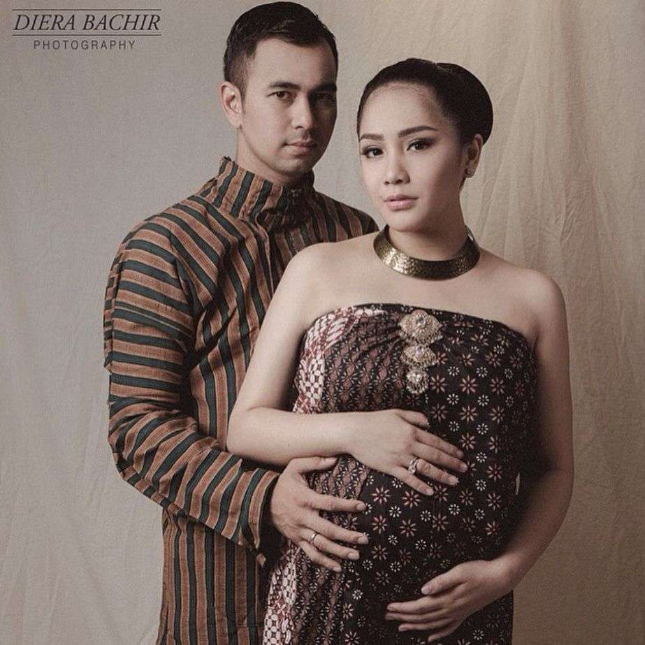Potret Maternity 6 Seleb Tema Tradisonal Jawa, Anggun Banget!