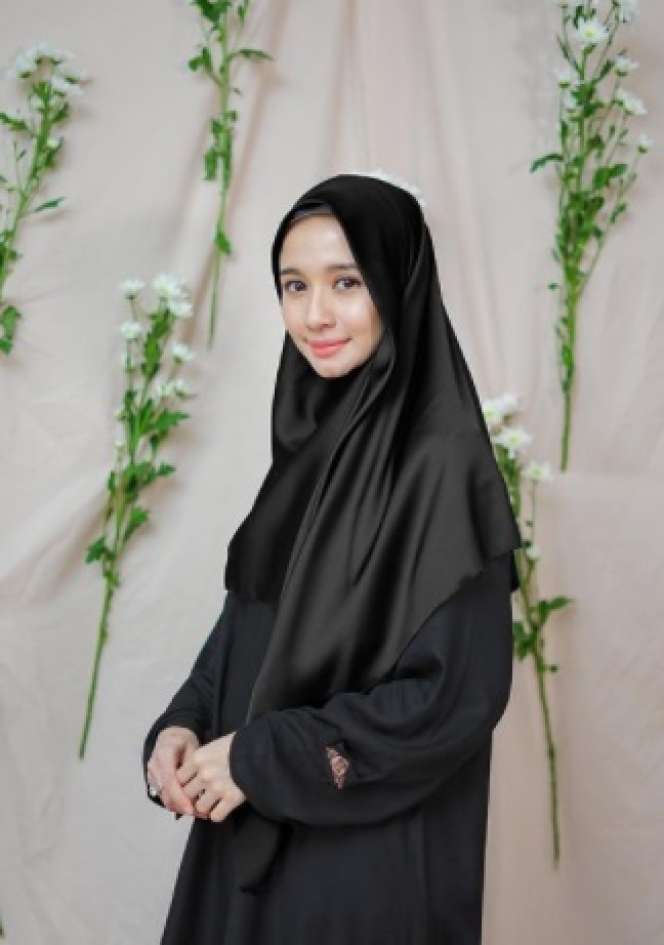 Bukan Artis, 6 Seleb Ini Dulunya Punya Cita-Cita Terpendam