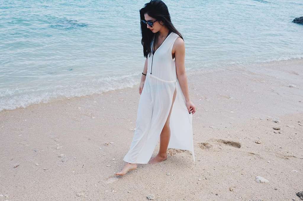 13 Pesona Aktris Cantik Liburan ke Pantai, Awas Salah Fokus!