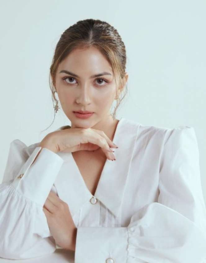 5 Seleb Ini Kehilangan Orangtua Saat Sibuk Syuting Sinetron