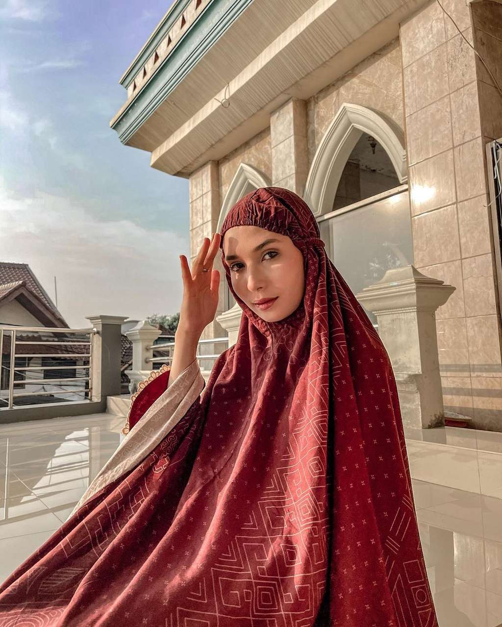 Selebgram Daniella Kharishma Ungkap Alasan Pilih Masuk Islam
