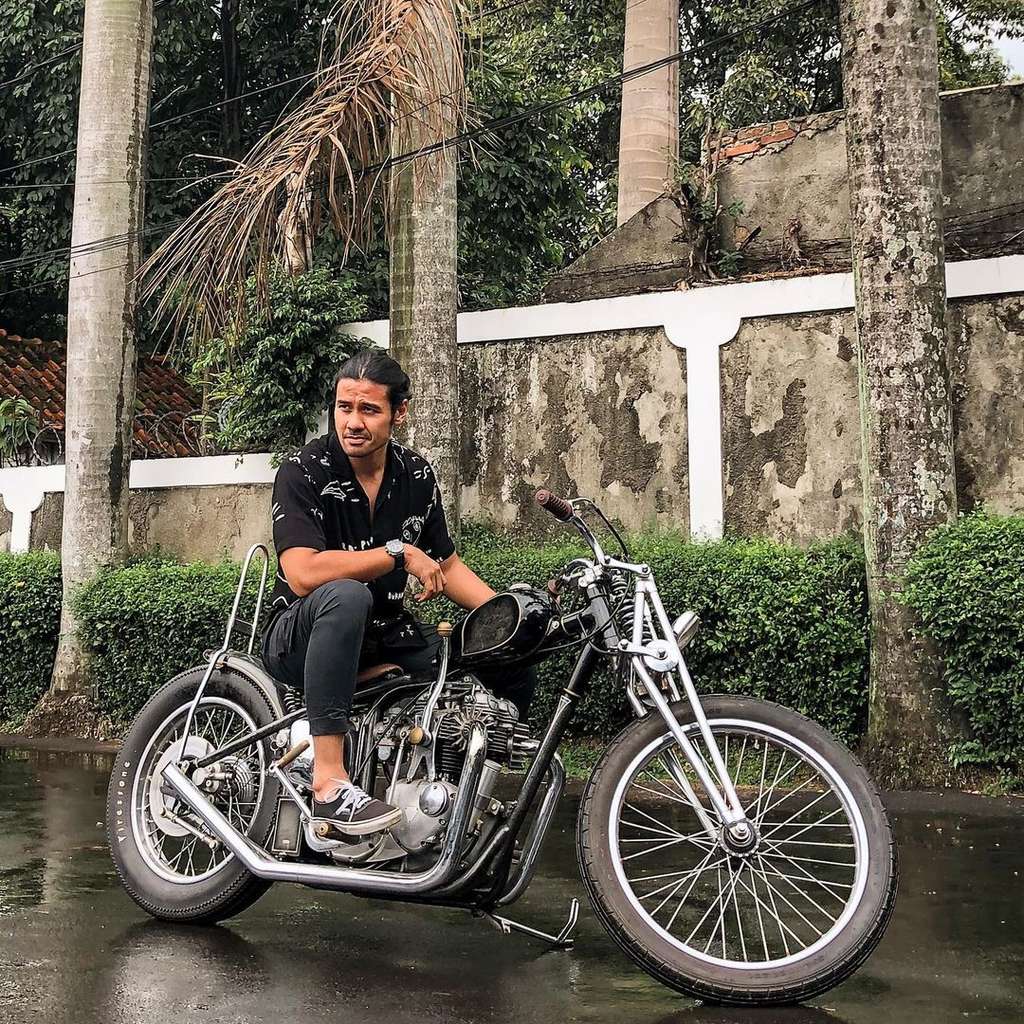 14 Pesona Aktor Tanah Air Pas Naik Motor Gede, Cool Abis