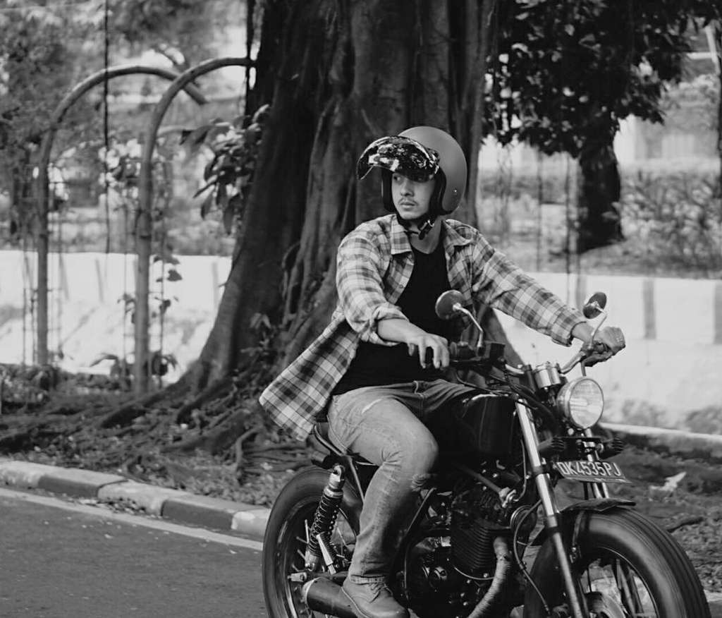 14 Pesona Aktor Tanah Air Pas Naik Motor Gede, Cool Abis