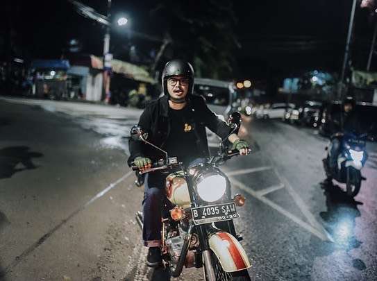 14 Pesona Aktor Tanah Air Pas Naik Motor Gede, Cool Abis
