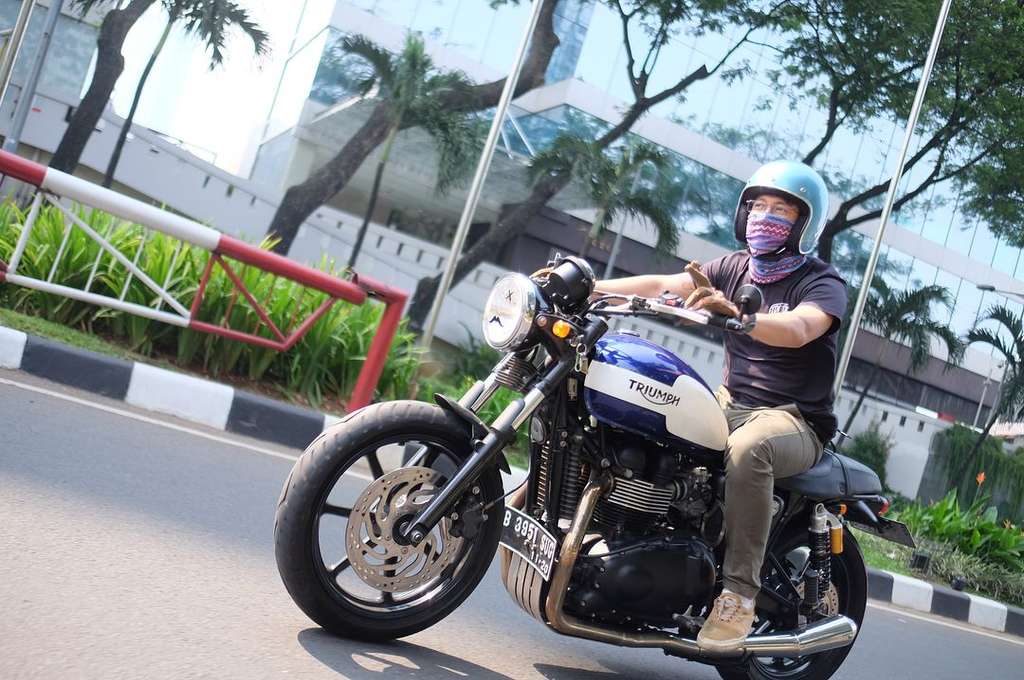 14 Pesona Aktor Tanah Air Pas Naik Motor Gede, Cool Abis