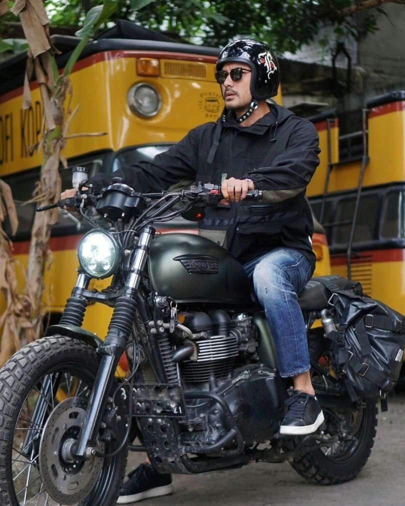 14 Pesona Aktor Tanah Air Pas Naik Motor Gede, Cool Abis