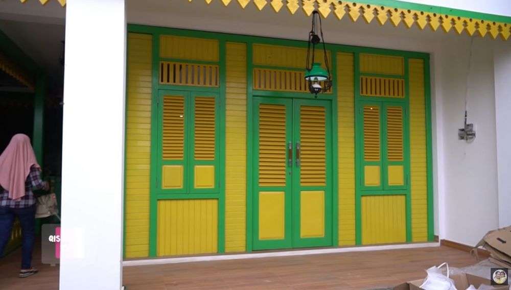 10 Potret Warung Makan Ayah Ayu Ting Ting, Konsep Jadi Omongan