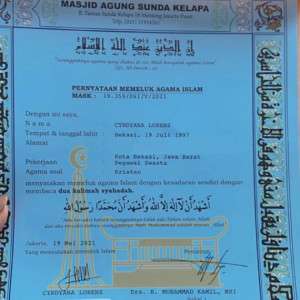 Pesona Cyndyana Lorens, Adik Kriss Hatta yang Baru Jadi Mualaf
