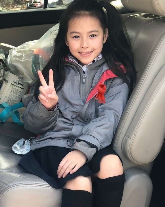 9 Foto Cantiknya Efrata Taylor, Anak Pierre Roland 'Gerhana'