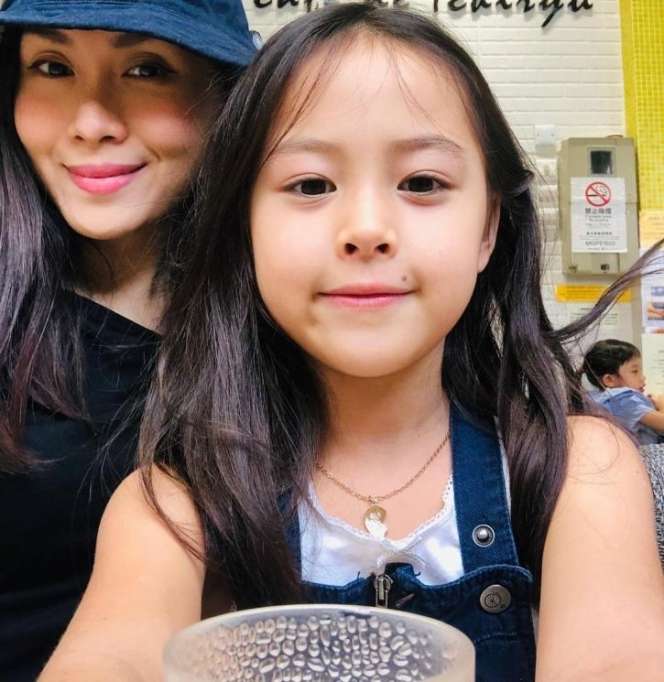 9 Foto Cantiknya Efrata Taylor, Anak Pierre Roland 'Gerhana'