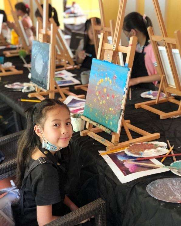 9 Foto Cantiknya Efrata Taylor, Anak Pierre Roland 'Gerhana'